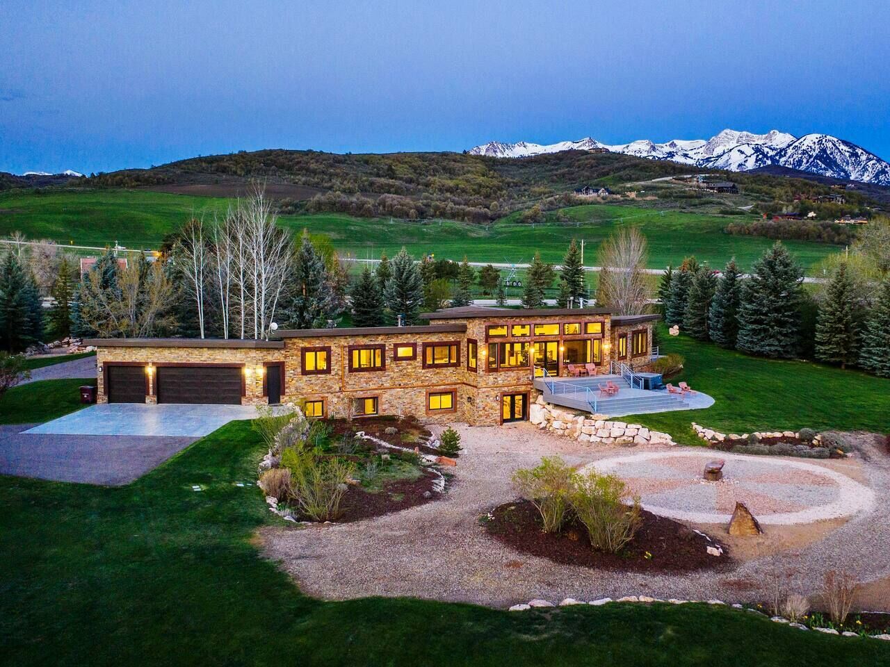 Luxury Lakefront Retreat