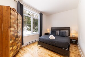 3 chambres, fer et planche à repasser, accès Internet, draps fournis
