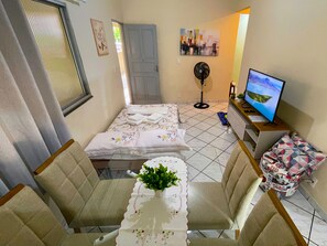 2 chambres, fer et planche à repasser, Wi-Fi gratuit, draps fournis