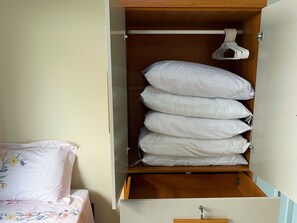 2 habitaciones, tabla de planchar con plancha y wifi gratis 