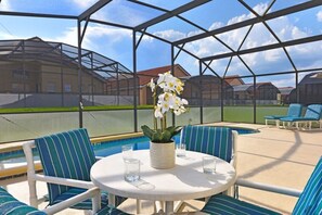Outdoor dining - Sunny west facing pool home with hot tub and games room - gated Solana Resort (Davenport)
