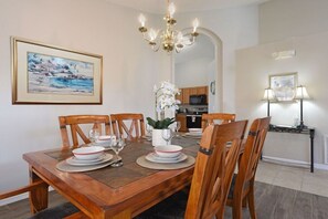 Dining - Sunny west facing pool home with hot tub and games room - gated Solana Resort (Davenport)