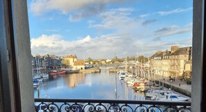 Marina - Key West - charming studio ON the port of Honfleur - Superb 360° view (Honfleur)