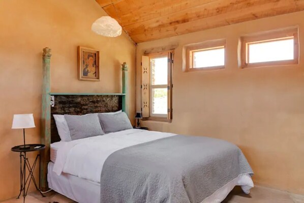 1 habitación, tabla de planchar con plancha, cuna de viaje y wifi 