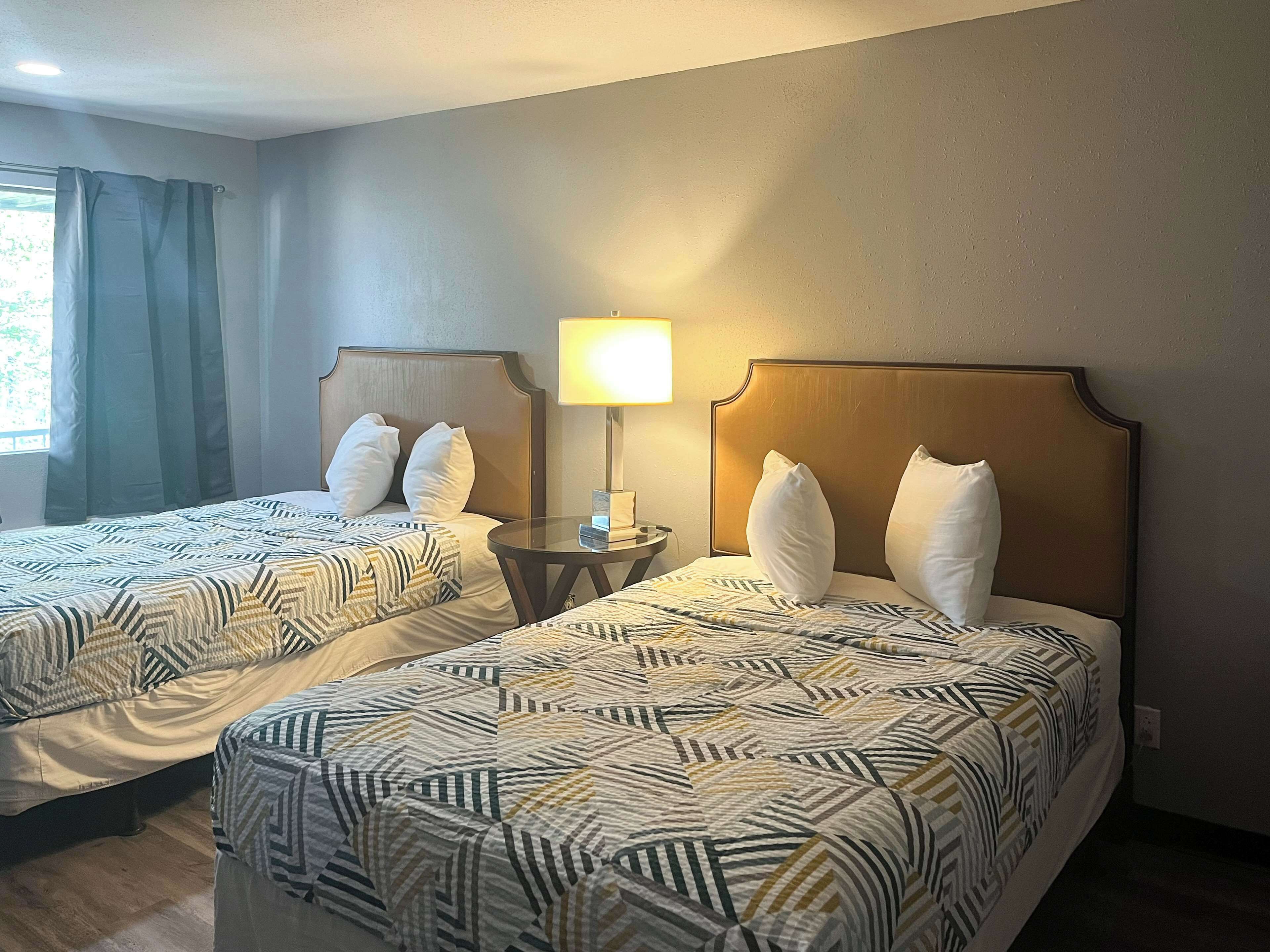 Verdunkelungsvorhänge, Bügeleisen/Bügelbrett, kostenloses WLAN