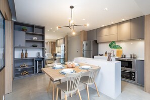 Apartamento | Cocina privada | Frigorífico y utensilios de cocina