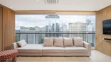 Apartemen | Area keluarga | TV