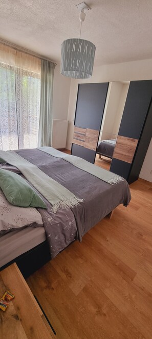 2 habitaciones, tabla de planchar con plancha y wifi gratis 