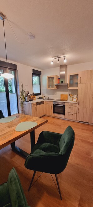 Refrigerador, horno, parrilla de estufa y lavavajillas 