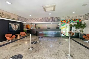 Reception - Suites Pampulha Hotel (Belo Horizonte)