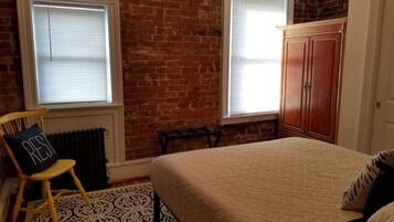 1 bedroom, desk, iron/ironing board, WiFi