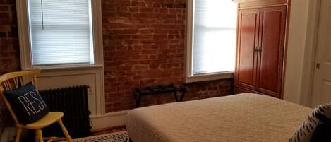 1 bedroom, desk, iron/ironing board, WiFi