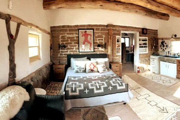 1 bedroom, travel cot, free WiFi, bed sheets - Luscious Adobe Studio in Gorgeous Abiquiu! (Abiquiu)