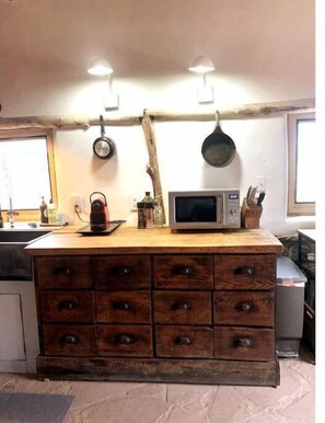 Fridge, microwave, oven, stovetop - Luscious Adobe Studio in Gorgeous Abiquiu! (Abiquiu)