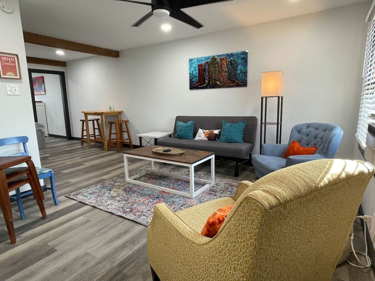 Cozy Coast Apts #D, Cute & Cozy, Pets OK