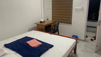 1 bedroom, desk, WiFi, bed sheets