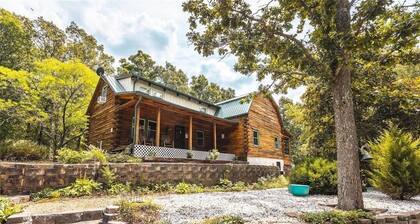 Dragonfly Meadows Log Cabin nestled in the Ozarks