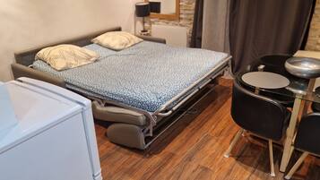 1 bedroom, iron/ironing board, WiFi, bed sheets