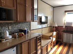 Economy Double Room | Minibar, desk, free WiFi - Heritage place Hotel (Gravelbourg)