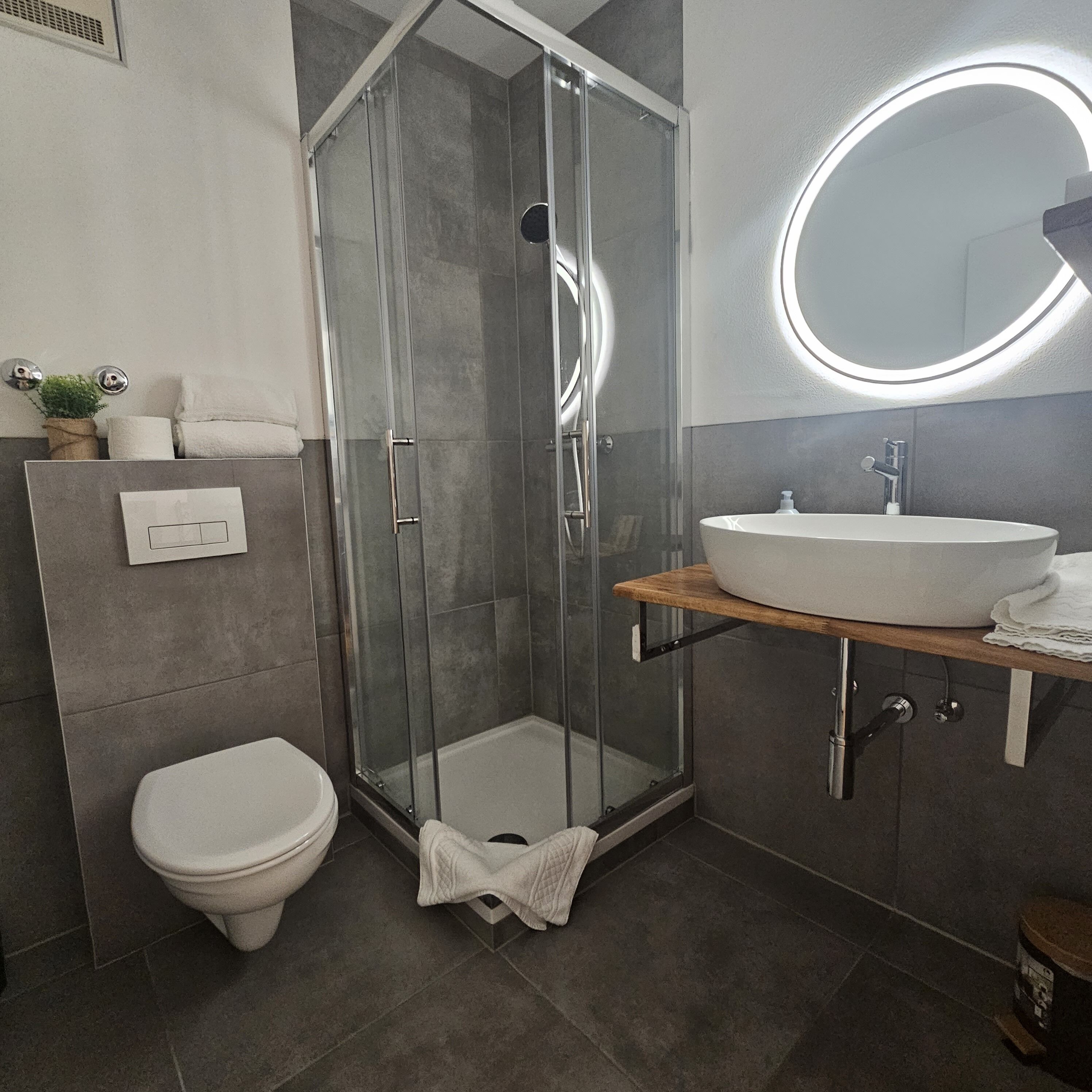 Dusche, Handtücher, Seife, Shampoo