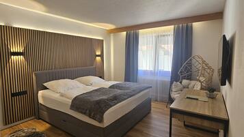 Habitación Confort doble, 1 cama de matrimonio | Escritorio, espacio para trabajar con un portátil, wifi gratis