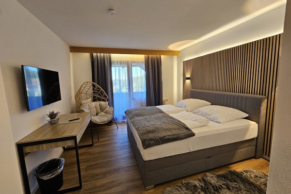 Comfort Double Room, 1 Queen Bed, Balcony | Desk, laptop workspace, free WiFi, bed sheets