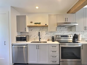 Fridge, microwave, oven, stovetop - Domaine du Sous-bois 1315 (Mont-Blanc)