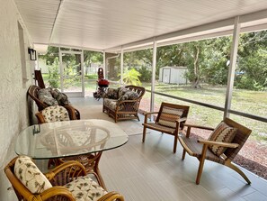 Terrace/patio - Newly Remodeled Modern Farmhouse just 7 miles to the famous Siesta Key Beach!! (Sarasota)