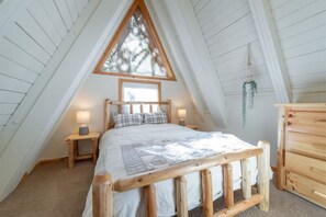 4 bedrooms, desk, free WiFi, bed sheets