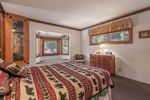 4 bedrooms, desk, free WiFi, bed sheets