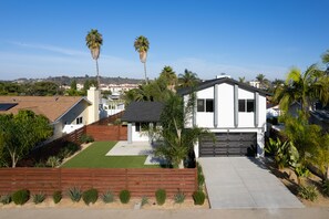 Exterior - SoCal Sports Complex 8min! / Beach 10min! / Spacious Backyard (Oceanside)