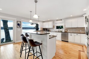 KĂŒhlschrank, Mikrowelle, Ofen, Herdplatte