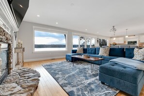 Smart-TV, Kamin, TischfuĂball