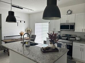 Fridge, microwave, oven, stovetop - Peaceful Ocala Home • Fire Pit • 20 Min to World Equestrian Center (Ocala)
