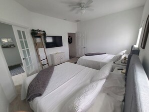 3 bedrooms, desk, iron/ironing board, free WiFi
