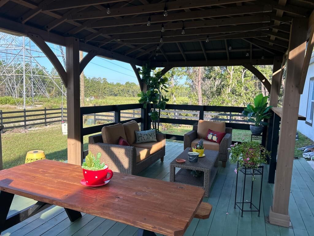 Outdoor dining