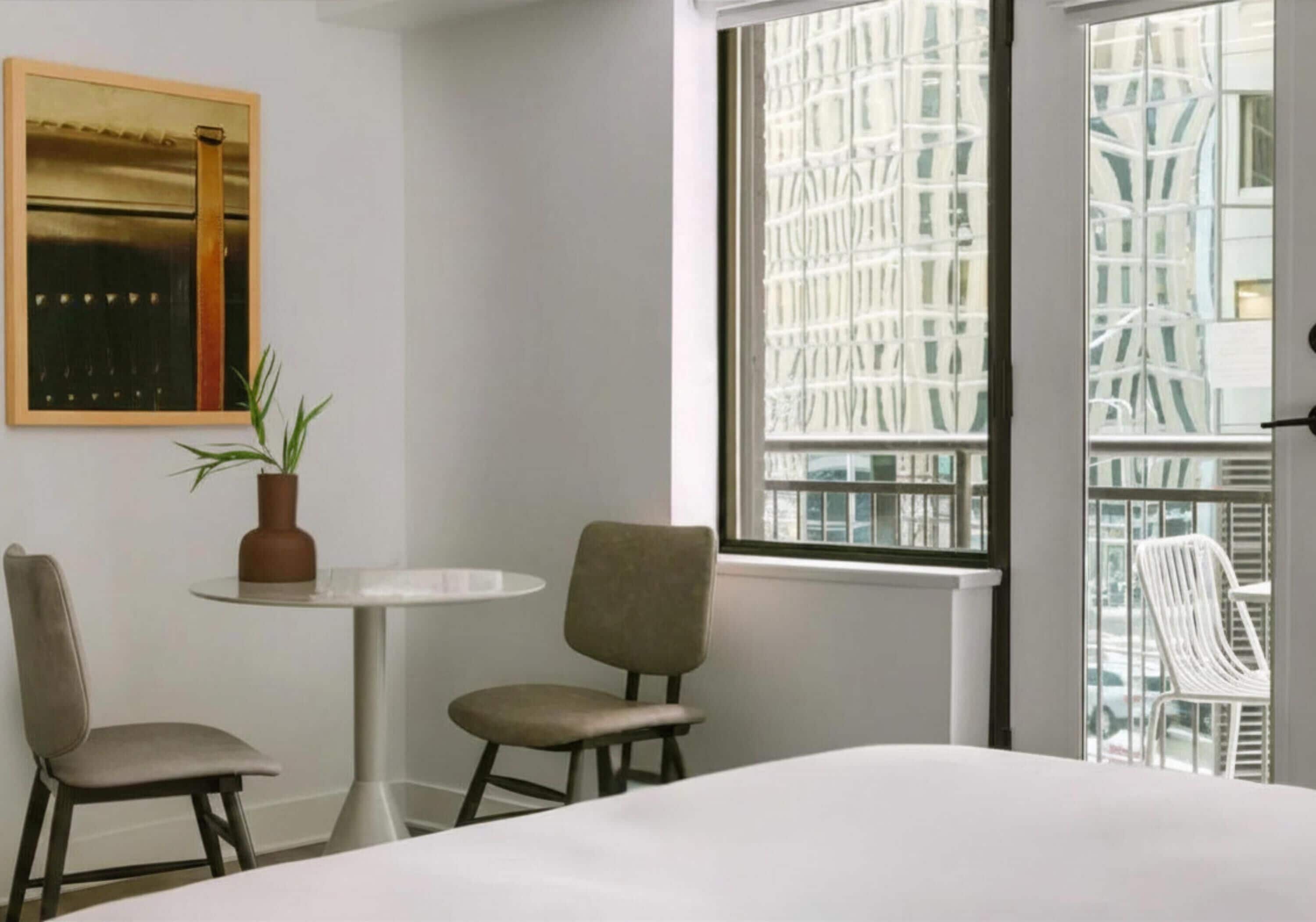 1 غرفة نوم وملاءات للفراش لا تسبب الحساسية وبديكورات فريدة لكل غرفة