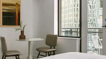 Standard Room, 1 King Bed, Non Smoking, Balcony (Full Kitchen) | 1 bedroom, hypo-allergenic bedding, individually decorated