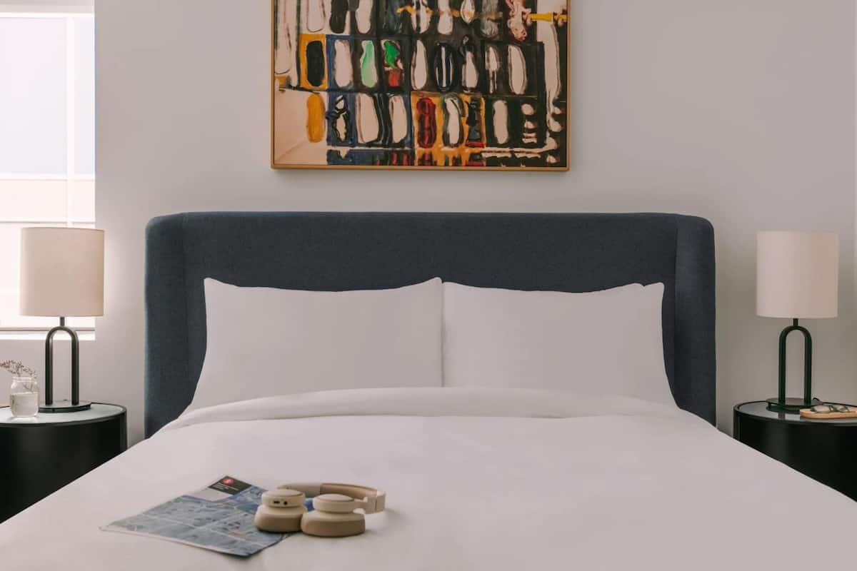 Standard Room, 1 Queen Bed, Non Smoking, Kitchen (Full Kitchen)