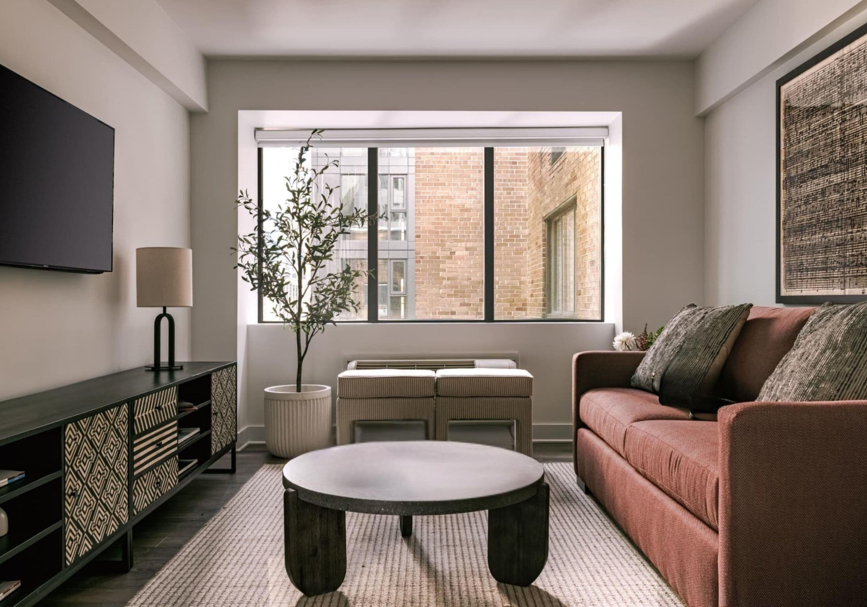 Suite, 1 très grand lit, non-fumeurs, cuisine (Separate Living Room;with Sofabed) | 1 chambre, literie hypoallergénique, décoration personnalisée