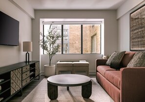 套房, 1 张特大床, 无烟房, 厨房 (Separate Living Room;with Sofabed) | 1 多间卧室、防过敏的被褥、特色装修、特色家居