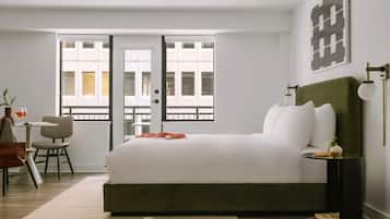 Standard Studio, 1 King Bed, Non Smoking, Balcony (Full Kitchen) | 1 bedroom, hypo-allergenic bedding, individually decorated