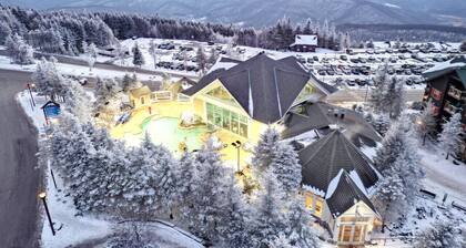 Stylish Studio in Village Steps from Ski Slope