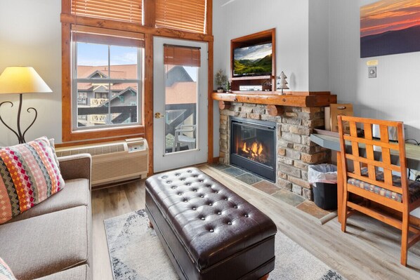 智能电视、壁炉