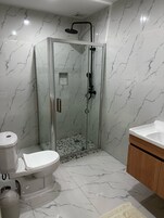 Luxury Suite | Bathroom