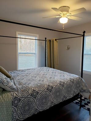 2 bedrooms, desk, free WiFi, bed sheets