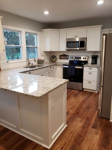 Quiet and cozy cottage hidden on the banks of Lake Norman