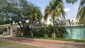 A residential area with a sign for 'Condominios Porto Verde'.