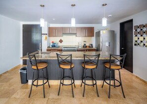Coffee/tea maker, fridge, microwave, oven