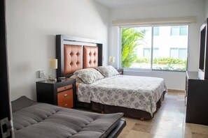 3 chambres, fer et planche à repasser, Wi-Fi, draps fournis